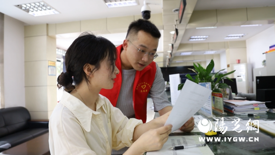 窗口志愿服务，优化办事流程(1)