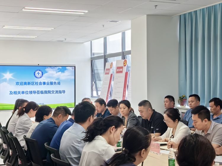 召开座谈会