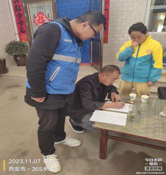 简篇-【高新五星】网格员助力市场主体“轻装上阵”！
