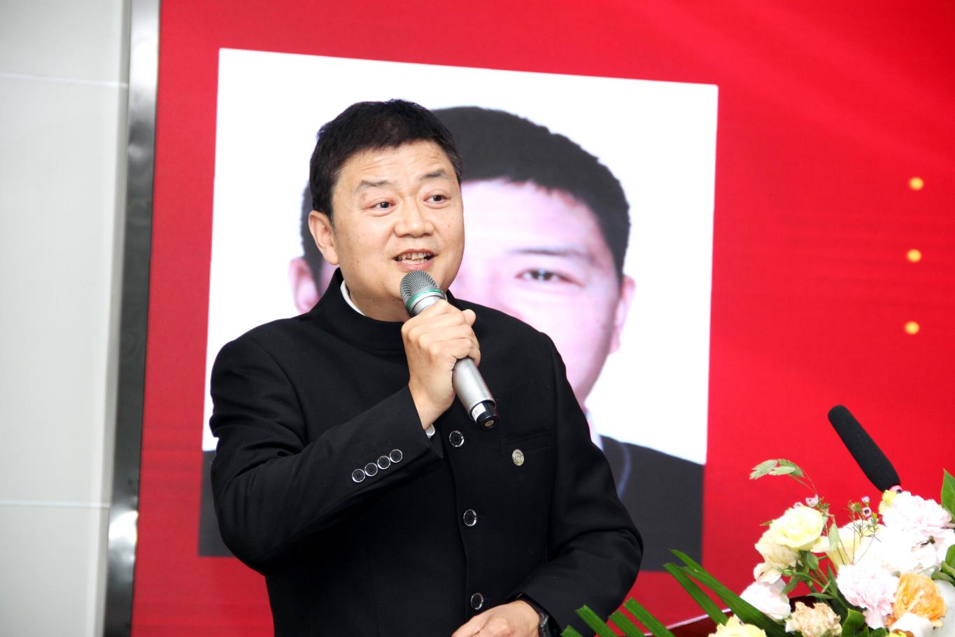 点击图片进入下一页