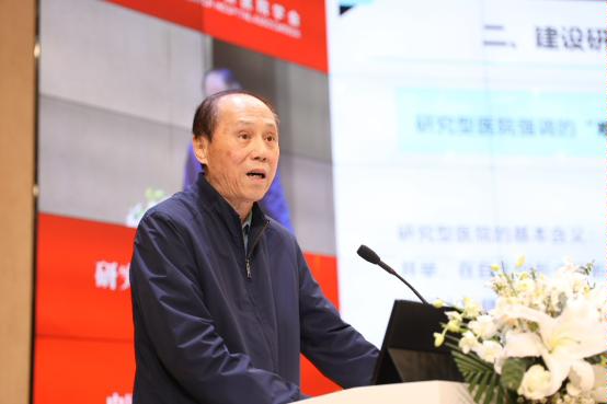穿着西装笔挺的男子与配字

描述已自动生成