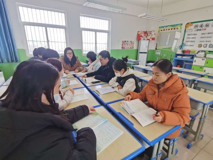 简篇-共研共思  行之有向——灞桥区官厅小学召开学科教学计划交流研讨活动
