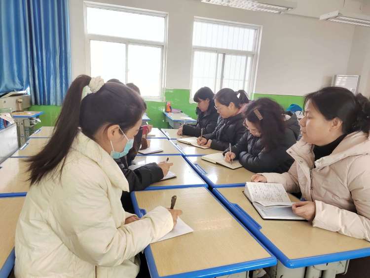 简篇-共研共思  行之有向——灞桥区官厅小学召开学科教学计划交流研讨活动