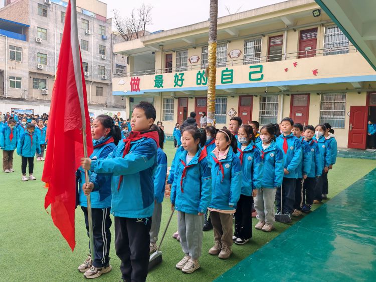 简篇-三月春风拂人面，雷锋精神伴我行——浐灞第二十五小学雷锋日活动