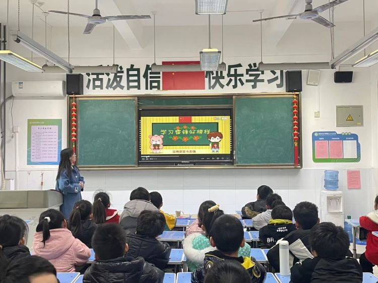 简篇-“与爱同行，品奉献之美”——浐灞第三十三小学学雷锋活动纪实