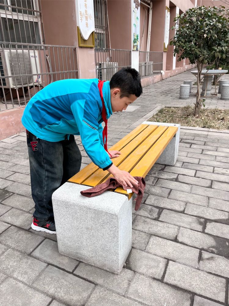 简篇-“与爱同行，品奉献之美”——浐灞第三十三小学学雷锋活动纪实