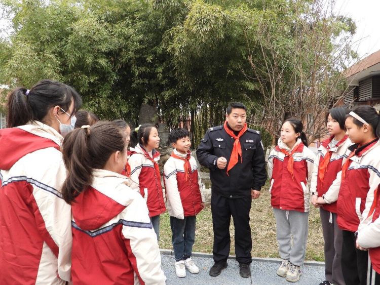 简篇-元气满满开新篇  前程朤朤向未来——灞桥区东李小学2024年春季开学典礼暨法治教育大会
