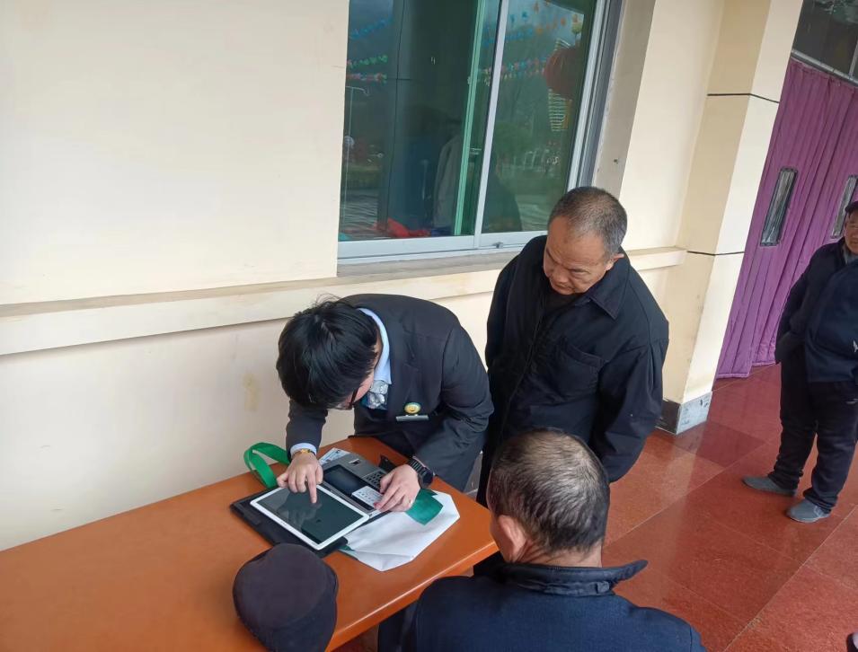 农行凤县支行上门服务2