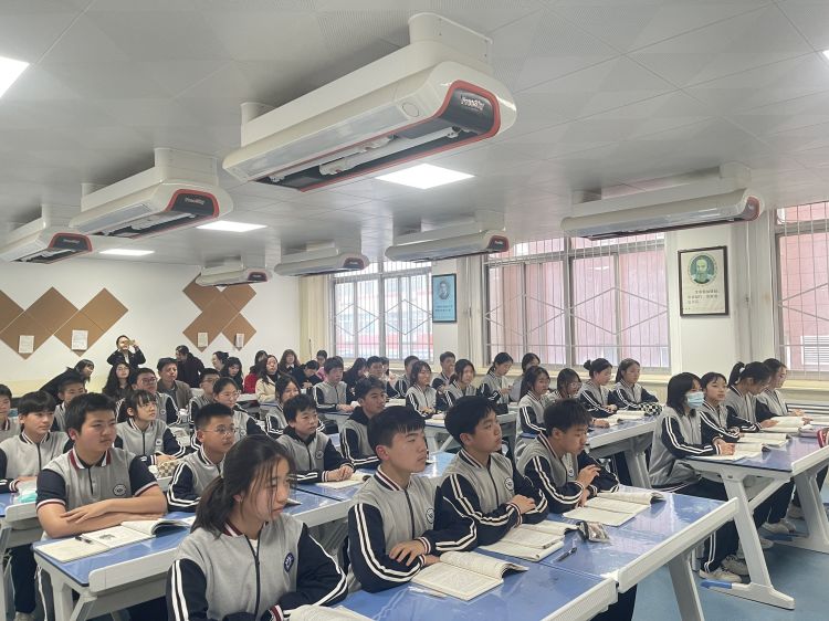 简篇-理念浸润课堂   展示研磨提升——西安市育才中学“名校+”共同体开展大单元教学设计陈述展示赛教活动