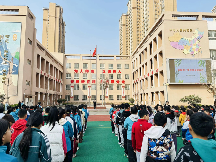 簡(jiǎn)篇-安全第一我先行 生命如花常綻放——浐灞第三十三小學(xué)全國中小學(xué)生安全教育日系列活動(dòng)
