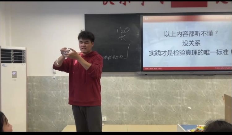 简篇-小小科学家 点燃科学梦——灞桥区老洞小学与万象湾社区携手开展科普进校园活动