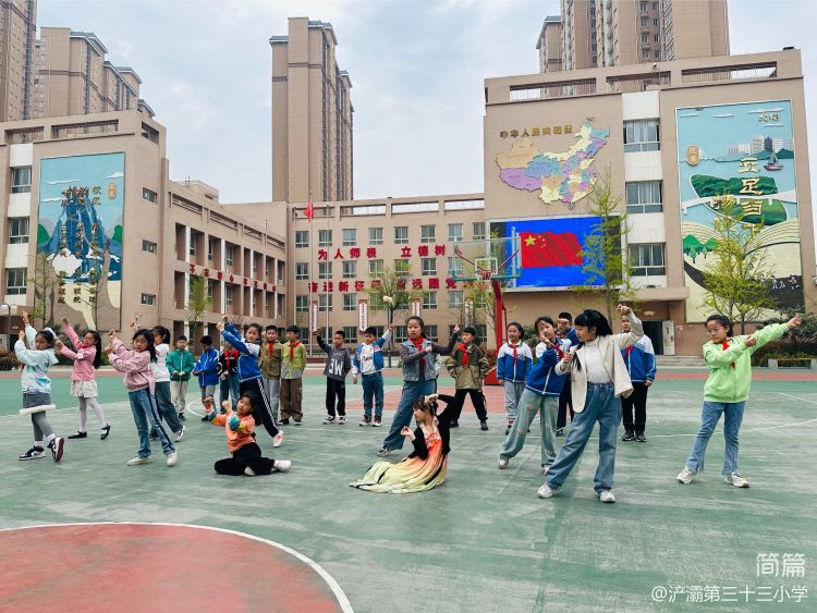 简篇-课本变剧本，“双减”展书香——浐灞第三十三小学“课本剧表演火热彩排中”
