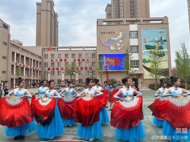 简篇-课本变剧本，“双减”展书香——浐灞第三十三小学“课本剧表演火热彩排中”