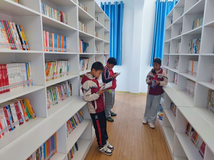 简篇-共建书香校园，同享读书之乐——灞桥区东李小学开展读书活动