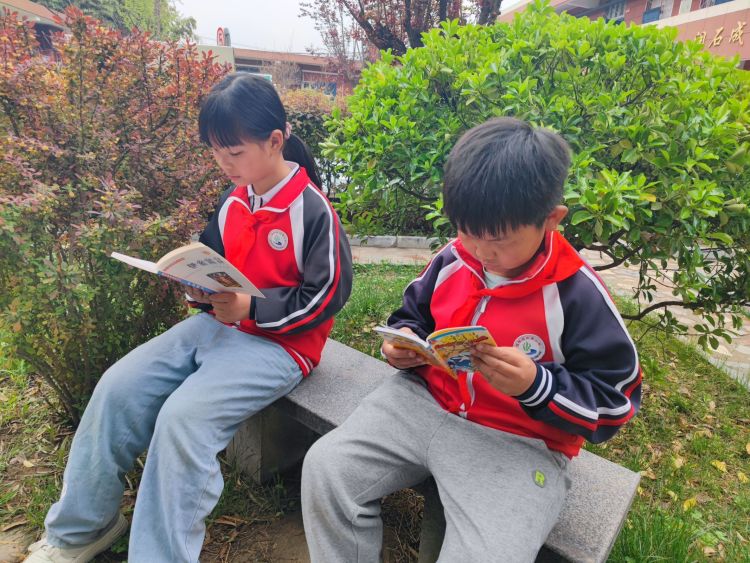 简篇-共建书香校园，同享读书之乐——灞桥区东李小学开展读书活动