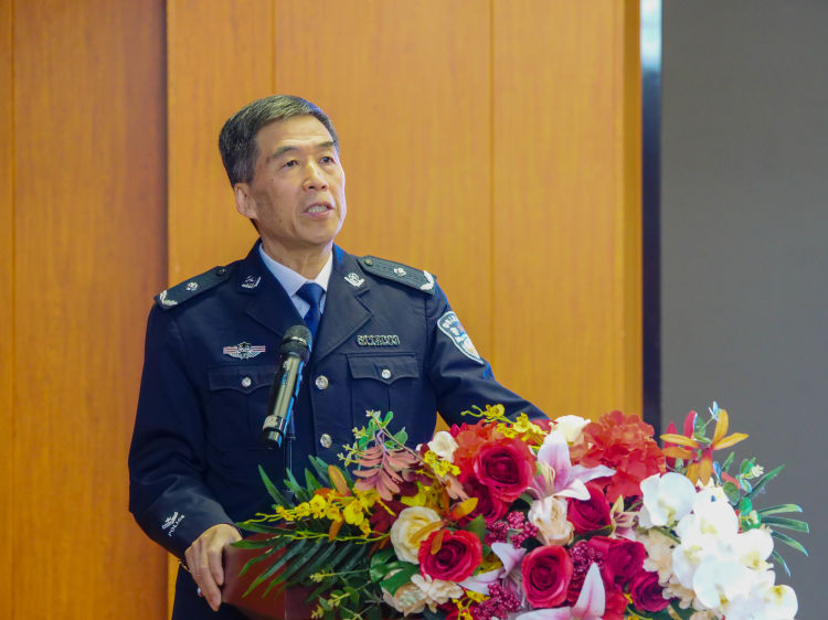 简篇-拒绝校园欺凌 创建和谐校园——西安市育才中学举行预防校园欺凌法治报告会