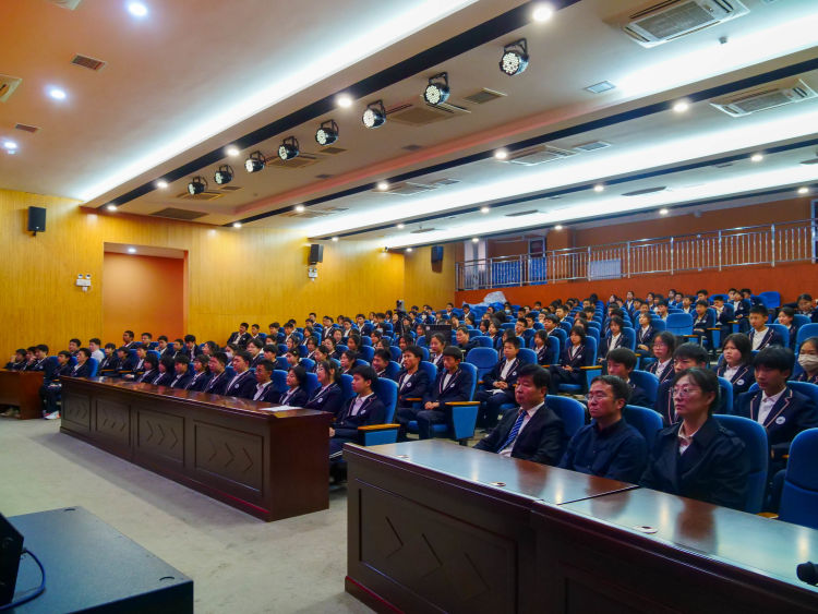 简篇-拒绝校园欺凌 创建和谐校园——西安市育才中学举行预防校园欺凌法治报告会