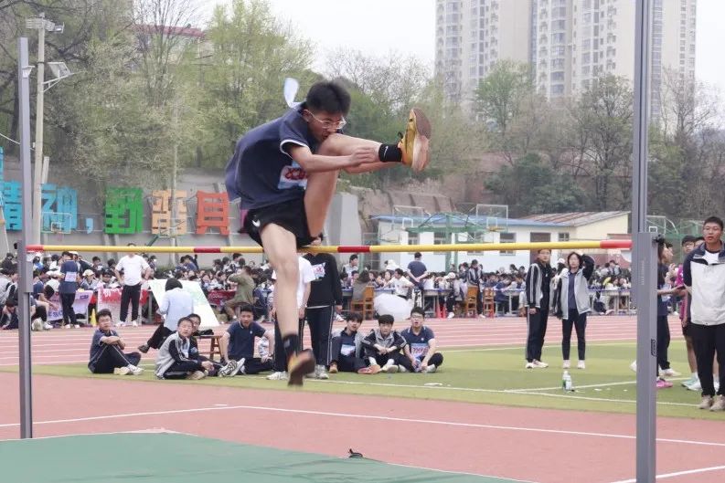 https://mmbiz.qpic.cn/mmbiz_jpg/bibrLk6L69mZUkbEHda6iba81CMcb7YSCJcETcczdhILoOFy7f1Crl24EGRn1cL8v9vevQnz0YQHS7kk3d3yJYhA/640