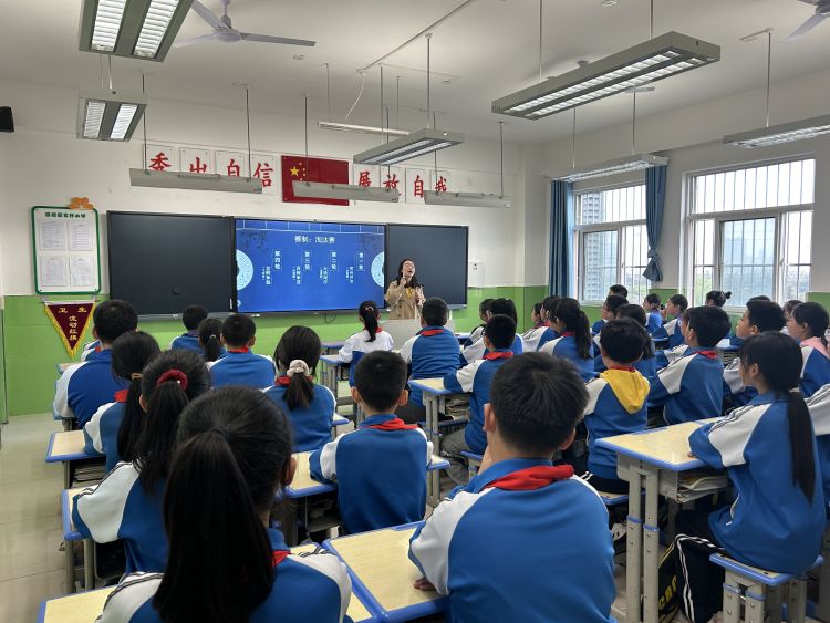 简篇-诗传古韵 词润芳华—灞桥区官厅小学开展诗词大赛活动
