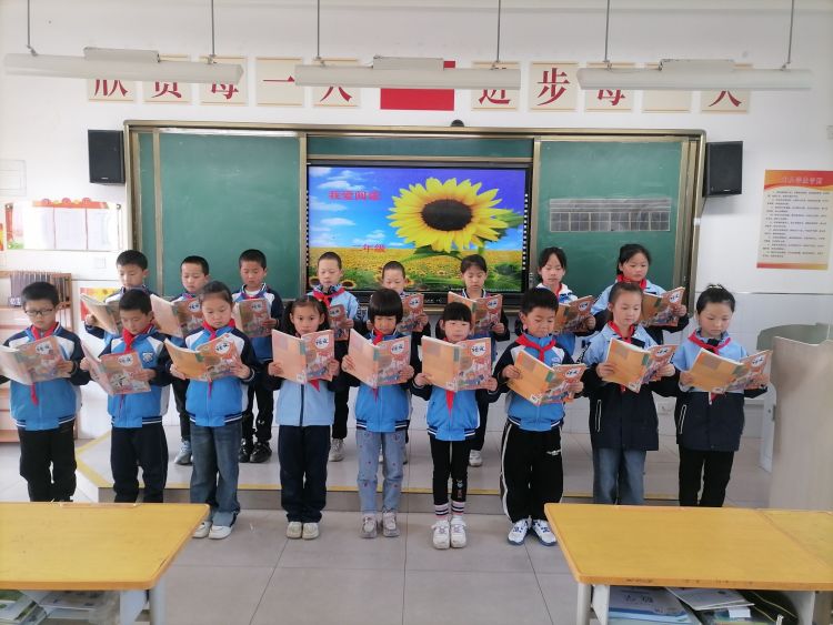简篇-书香润心灵   阅读伴成长——灞桥区东李小学开展校园读书月系列活动