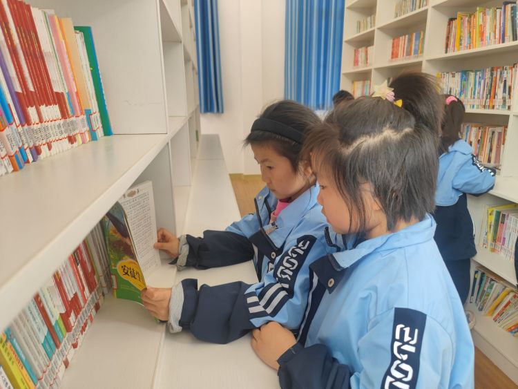 简篇-书香润心灵   阅读伴成长——灞桥区东李小学开展校园读书月系列活动