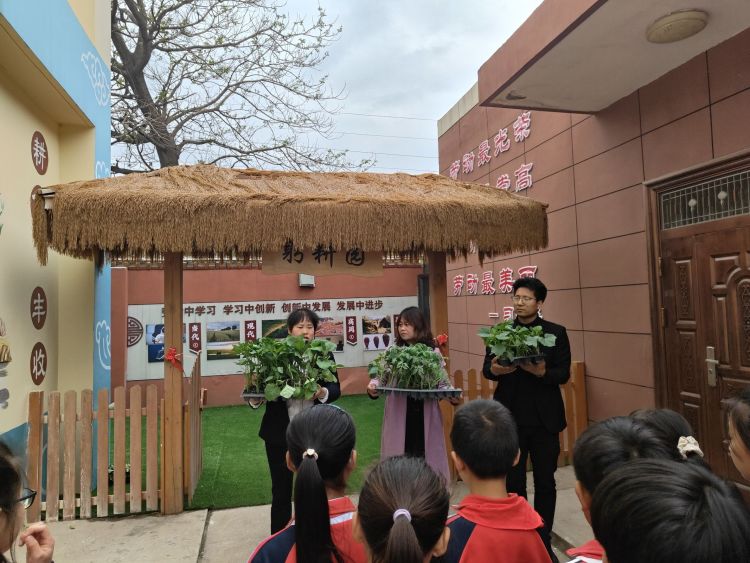 简篇-播种希望  收获成长——灞桥区东李小学第二届种植节活动