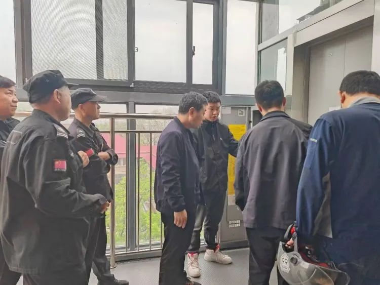 简篇-【灞桥教育·庆小洪庆】提升应急自救能力  筑牢安全生命防线——庆华小学洪庆分校开展电梯模拟困人应急救援演练