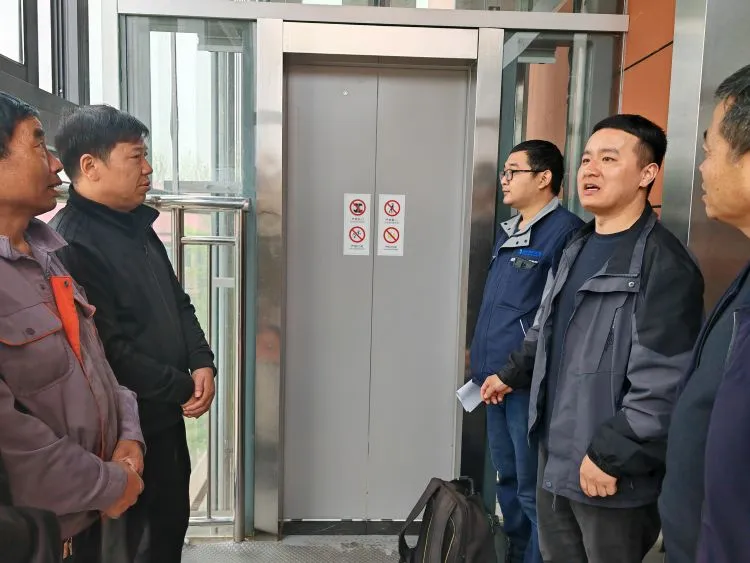 简篇-【灞桥教育·庆小洪庆】提升应急自救能力  筑牢安全生命防线——庆华小学洪庆分校开展电梯模拟困人应急救援演练