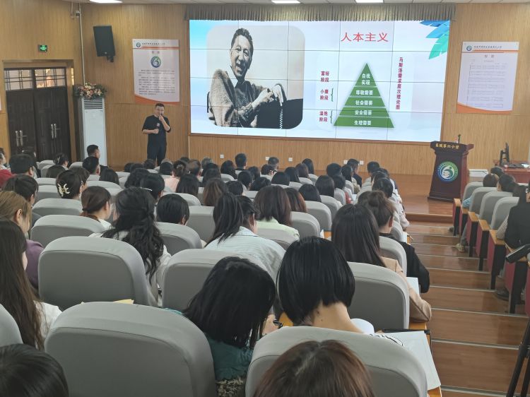 简篇-灞桥区席王街道教育系统举办教师师德师风暨心理健康专题讲座