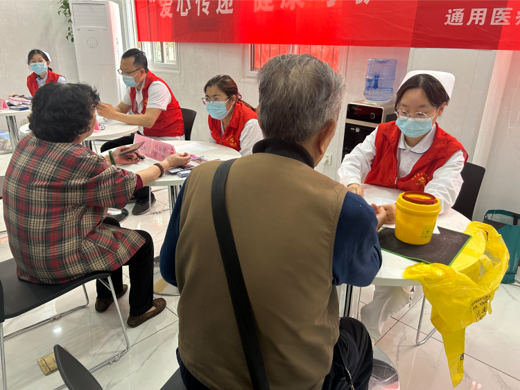 简篇-汉风暖阳•健康守护‖义诊进社区 健康送上门