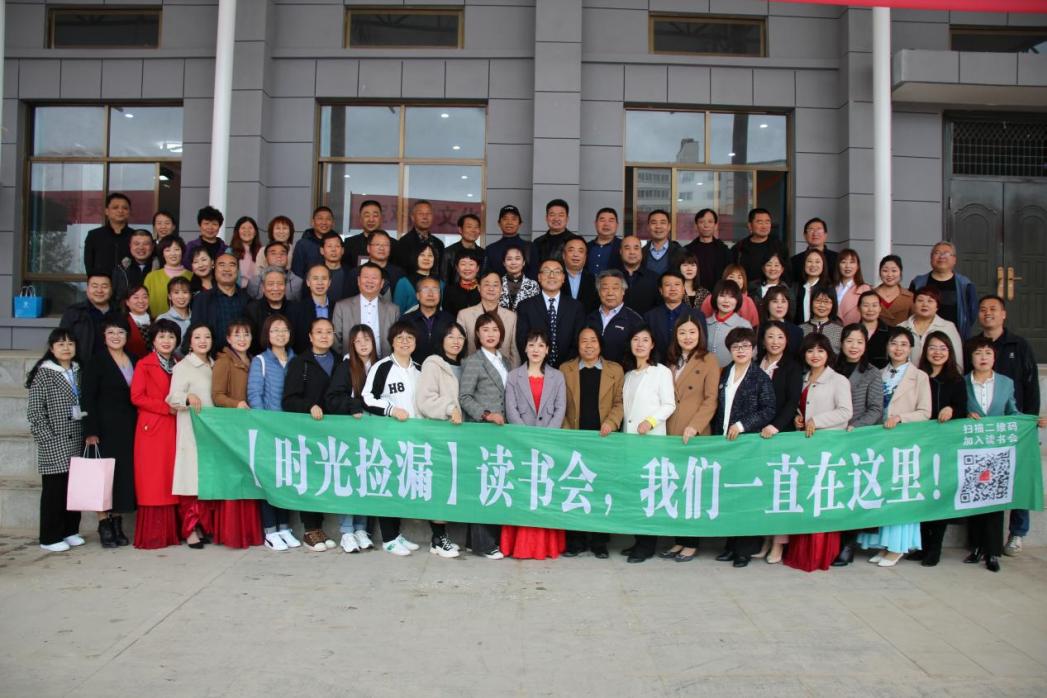 读书会部分观众合影留念