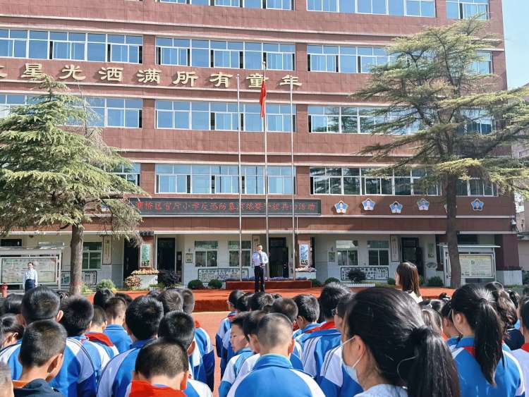 简篇-反恐演练防暴力 警校联动护平安——灞桥区官厅小学反恐防暴演练暨警校共治活动