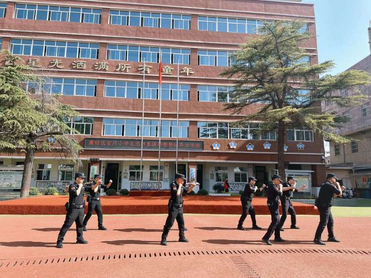 简篇-反恐演练防暴力 警校联动护平安——灞桥区官厅小学反恐防暴演练暨警校共治活动