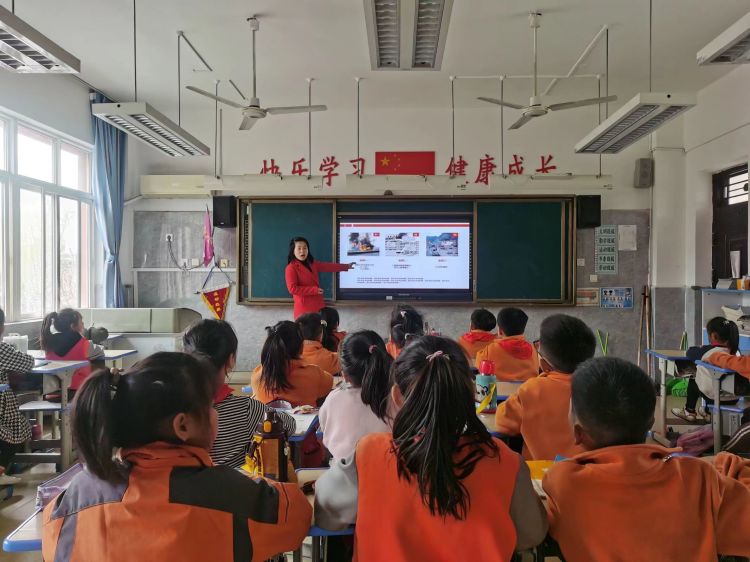 简篇-消防演练筑防线  防患未“燃”保平安——灞桥区老洞小学开展消防安全演练