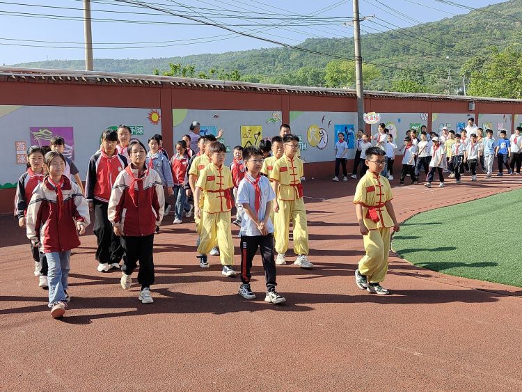 简篇-扬体育精神   展运动风采——灞桥区东李小学2024年春季运动会纪实