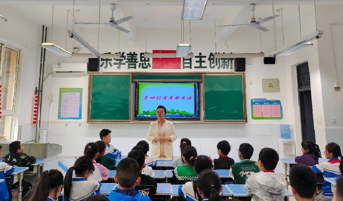 简篇-以“劳”树品德，以“动”促成长——记浐灞第三十三小学劳动节活动