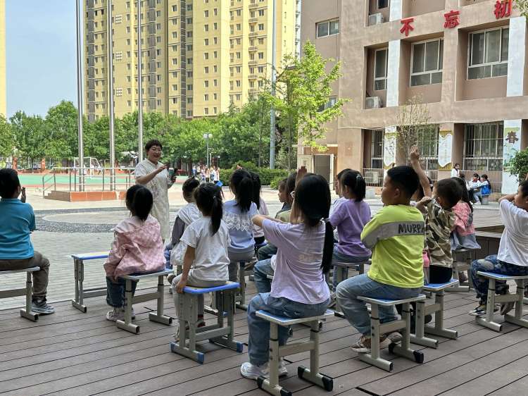 简篇-梦之路·快乐双减——共“童”成长，“育”见美好（家长进课堂）