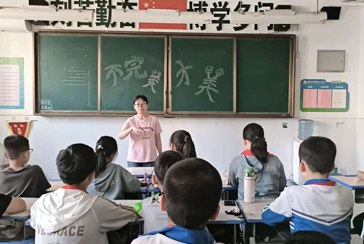 简篇-梦之路·快乐双减——共“童”成长，“育”见美好（家长进课堂）