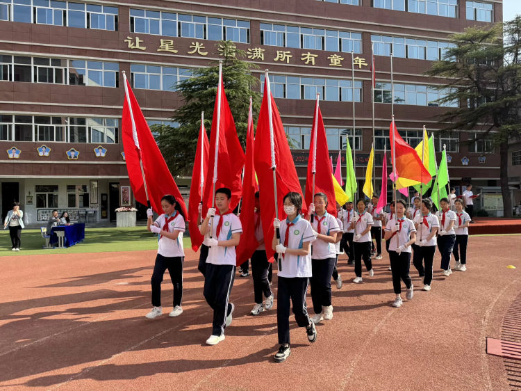 简篇-燃运动激情 展少年风采——灞桥区官厅小学第二届春季田径运动会纪实