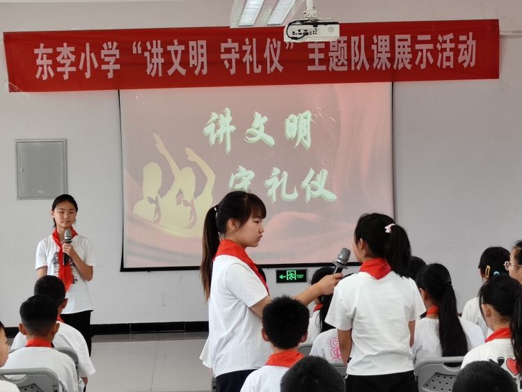 简篇-精彩队课展风采  交流研讨促成长 ——灞桥区东李小学开展少先队活动课展示活动