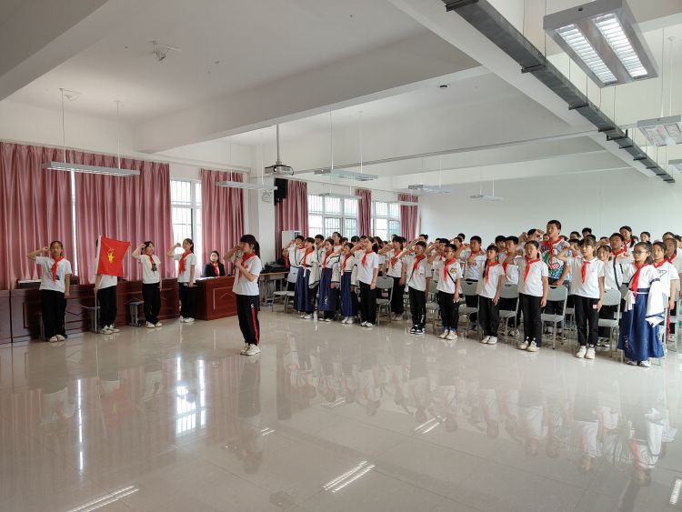 简篇-精彩队课展风采  交流研讨促成长 ——灞桥区东李小学开展少先队活动课展示活动