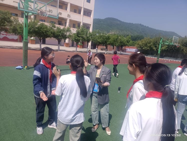 简篇-心向阳光   幸福成长——灞桥区东李小学开展学生心理团辅活动