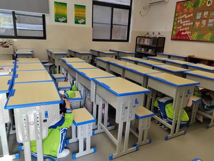 简篇-人人讲安全 个个会应急——2024年灞桥区席王中心小学防震避险应急演练活动