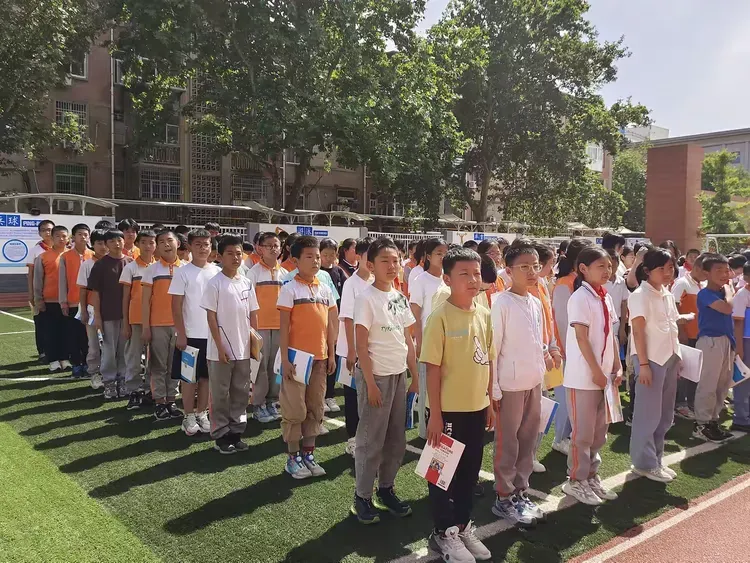 简篇-【灞桥教育·庆小洪庆】以“练”筑防 临“震”不慌——庆华小学洪庆分校2024年防震防灾疏散演练侧记