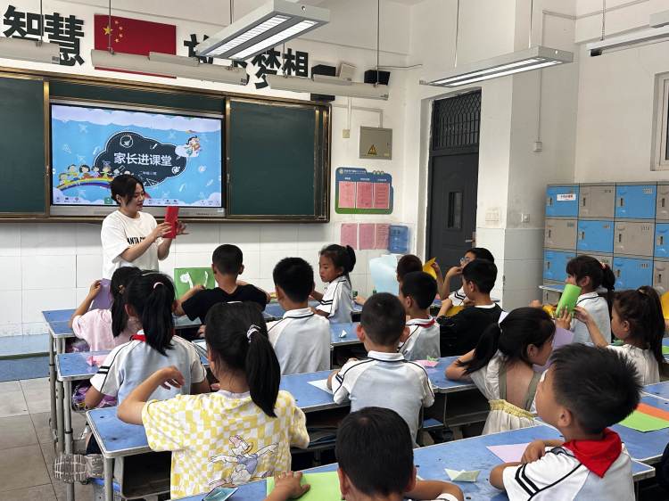简篇-梦之路·快乐双减——同心共育话成长，携手共创见美好
