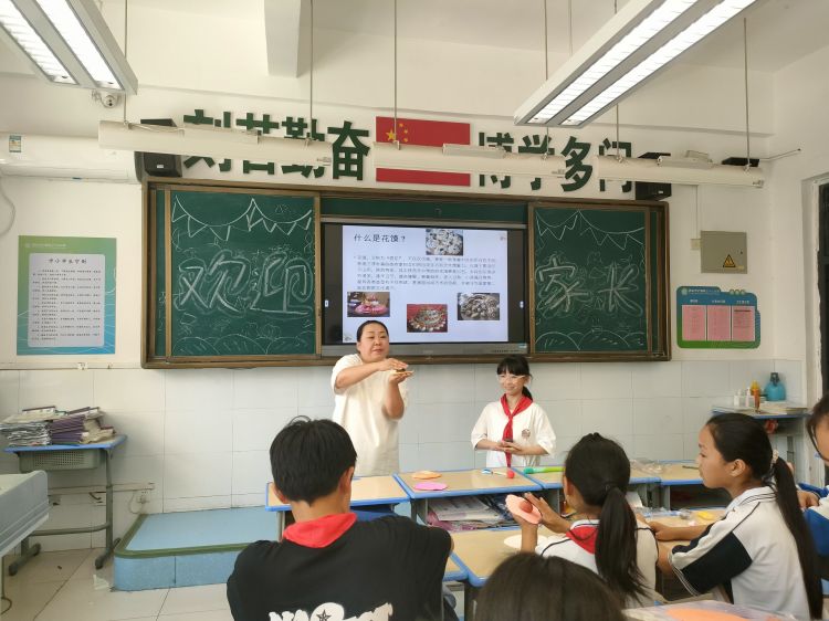简篇-梦之路·快乐双减——同心共育话成长，携手共创见美好