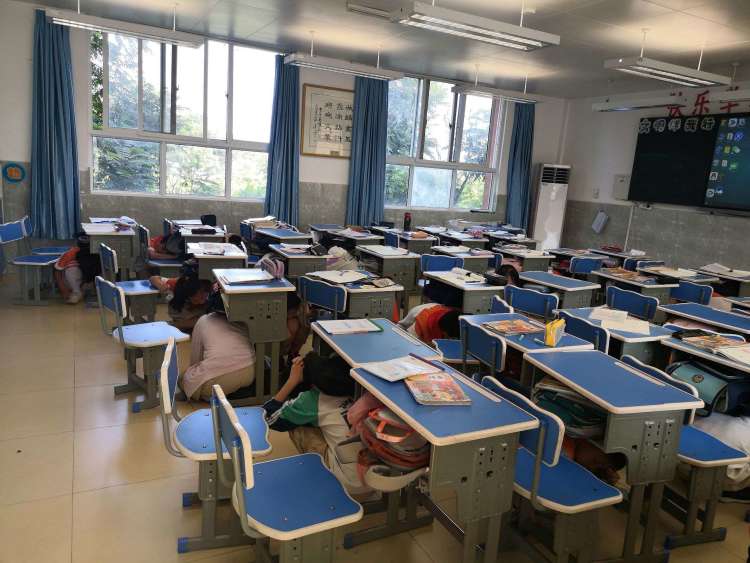 简篇-防震减灾 安全“童”行——灞桥区老洞小学防震减灾安全演练