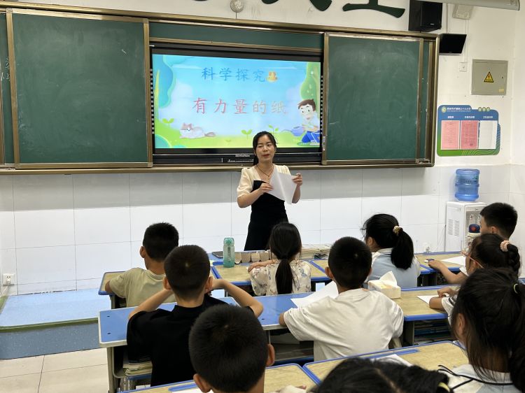 简篇-“家”点精彩，“育”见美好——浐灞第三十三小学家长进课堂活动