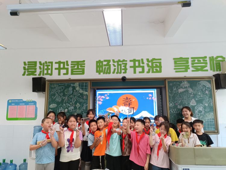 简篇-“家”点精彩，“育”见美好——浐灞第三十三小学家长进课堂活动
