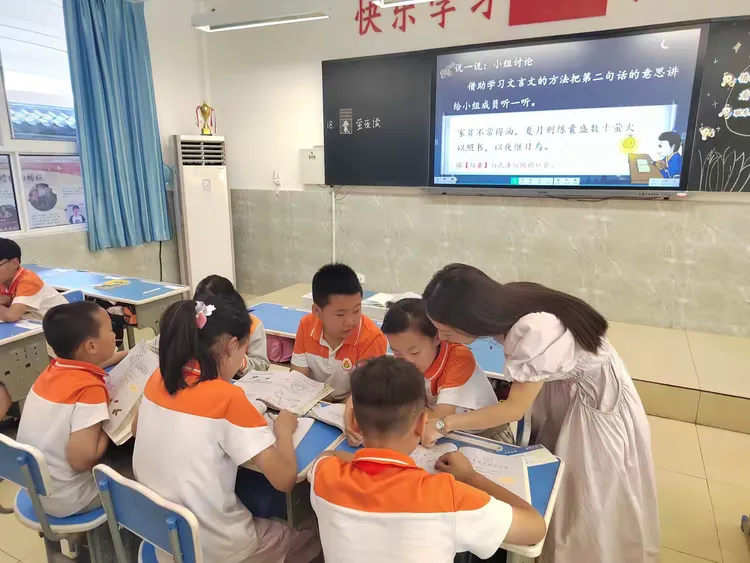 简篇-发掘思政元素  深耕引领成长---灞桥区老洞小学开展思政教学教师“大练兵”展示交流活动
